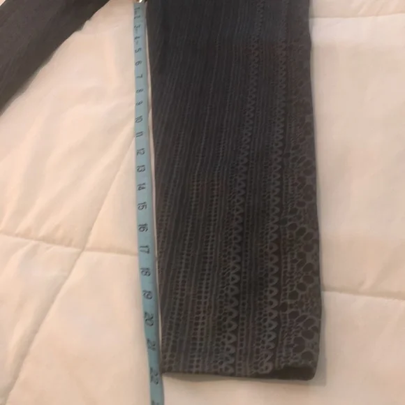 PrAna leggings in a charcoal and black design - Picture 4 of 9